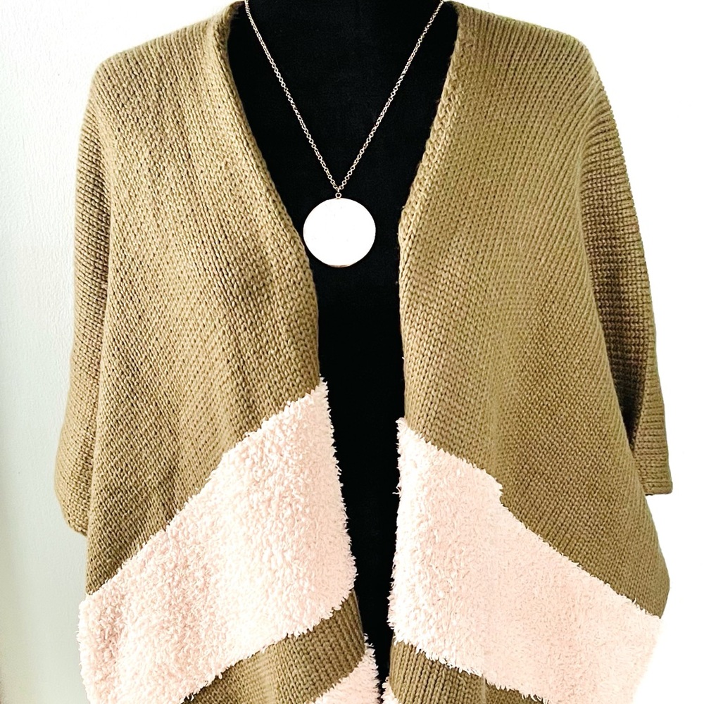 Universal Threads Fits size 18w/smaller for baggy look, no snags. - Picture 4 of 4